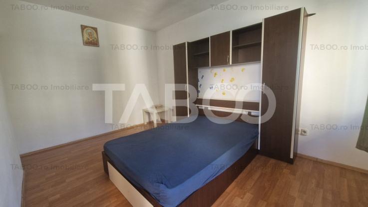 Apartament de inchiriat 2 camere 2 balcoane etaj 1 loc de parcare