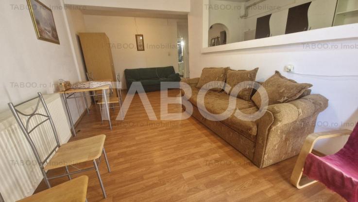 Apartament de inchiriat 2 camere 2 balcoane etaj 1 loc de parcare