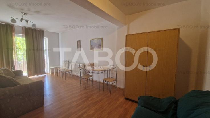 Apartament de inchiriat 2 camere 2 balcoane etaj 1 loc de parcare