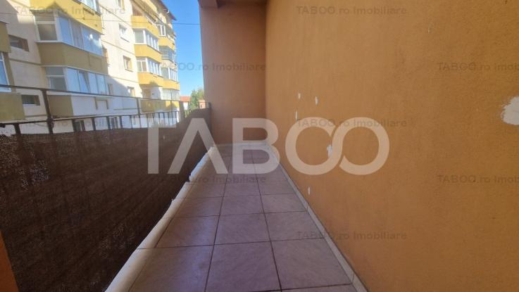 Apartament de inchiriat 2 camere 2 balcoane etaj 1 loc de parcare