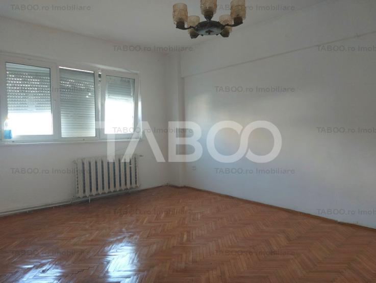 Apartament 65 mp 3 camere decomandate 2 bai pivnita zona Siretului