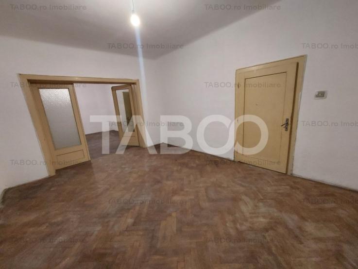 Apartament de vanzare 3 camere decomandate 78 mpu pivnita Trei Stejari