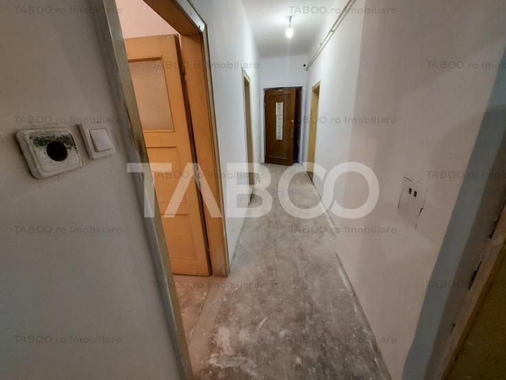 Apartament de vanzare 3 camere decomandate 78 mpu pivnita Trei Stejari