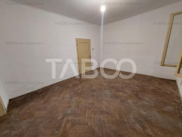 Apartament de vanzare 3 camere decomandate 78 mpu pivnita Trei Stejari