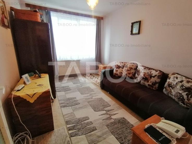 Apartament decomandat 48 mpu etaj 1 balcon pivnita Siretului Sibiu