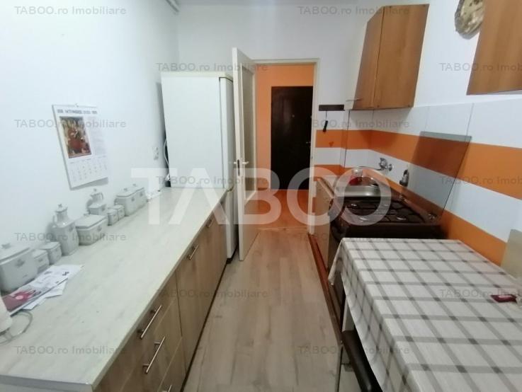 Apartament decomandat 48 mpu etaj 1 balcon pivnita Siretului Sibiu