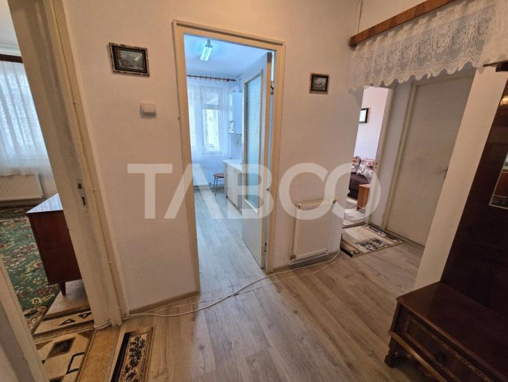 Apartament decomandat 48 mpu etaj 1 balcon pivnita Siretului Sibiu