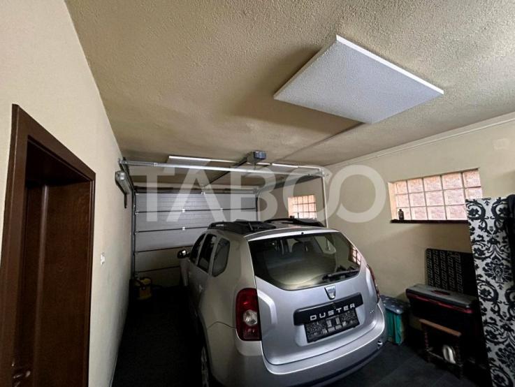 Casa de vanzare 5 camere 3 bai 2 balcoane garaj incalzit in Sibiu