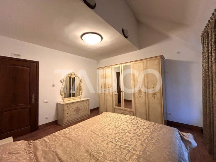 Casa de vanzare cu 5 camere 3 bai 2 balcoane garaj incalzit in Sibiu