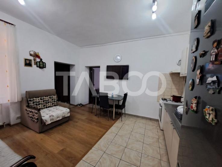 Garsoniera de vanzare 52 mpu pivnita si gradina 110mp in zona Garii