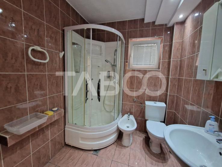 Casa de inchiriat 5 camere 2 bai 180 mpu si loc parcare in Sibiu