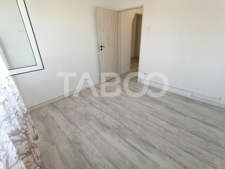 Apartament decomandat 2 camere renovat balcon pivnita Strand Sibiu