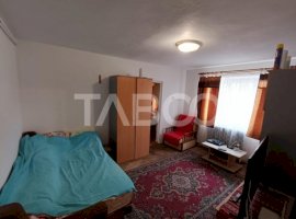 Garsoniera spatioasa 34 mpu mobilata utilata etaj 3 Cetate Alba Iulia