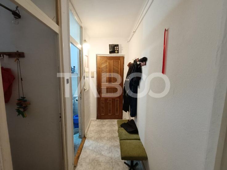 Garsoniera spatioasa 34 mpu mobilata utilata etaj 3 Cetate Alba Iulia