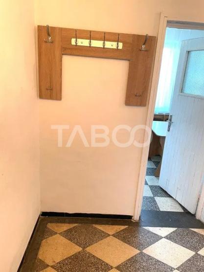 Apartament de vanzare 2 camere balcon langa scoala Terezian