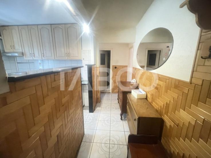 Apartament decomandat 2 camere 51 mpu balcon etaj 3 Vasile Aaron Sibiu