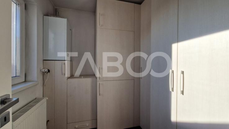 Apartament de vanzare 3 camere 2 bai + gradina proprie balcon parcare