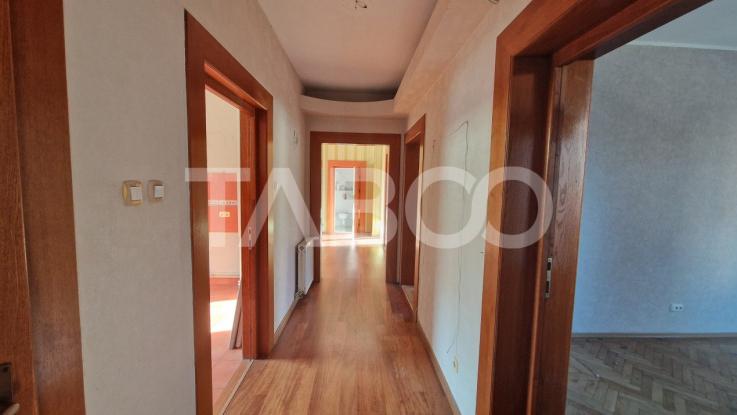 Casa 5 camere cu garaj si teren 961 mp de vanzare Sibiu zona Centrala