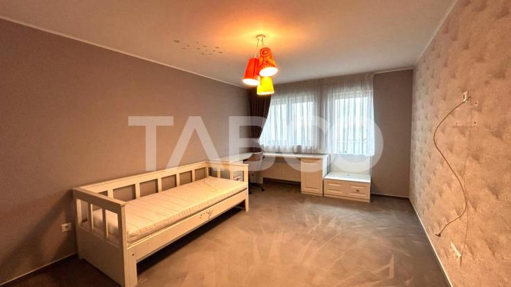 Apartament de vanzare cu 3 camere loc de parcare 2 bai balcon in Sibiu