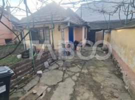 Casa veche cu 3 camere de vanzare in Sebes zona centrala