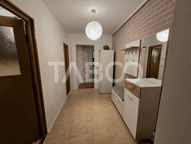 Apartament decomandat de vanzare cu 2 camere balcon boxa Vasile Aaron