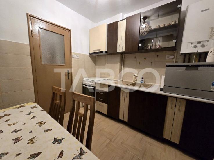 Apartament decomandat de vanzare cu 2 camere balcon boxa Vasile Aaron