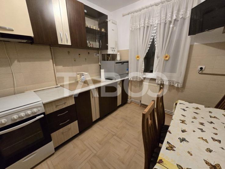 Apartament decomandat de vanzare cu 2 camere balcon boxa Vasile Aaron