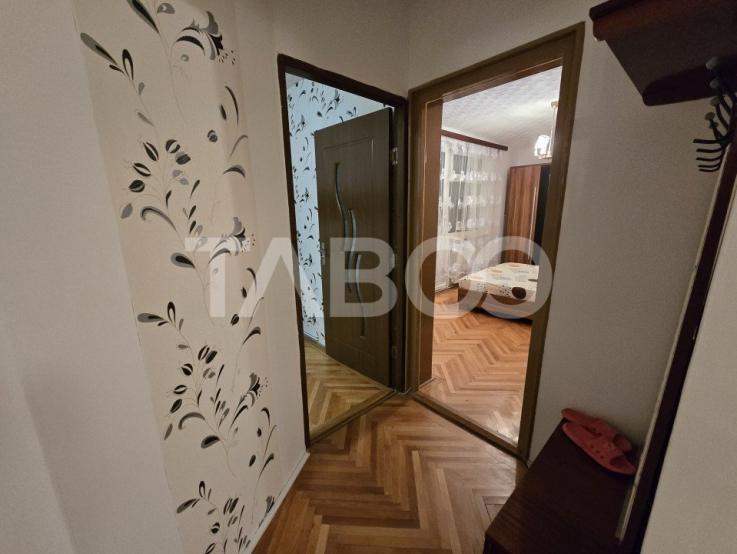 Apartament decomandat de vanzare cu 2 camere balcon boxa Vasile Aaron