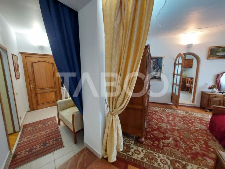 Apartament de vanzare 3 camere 77 mpu anexa pivnita Centru Istoric