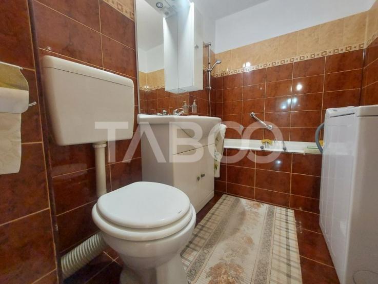 Apartament de vanzare 4 camere 2 bai etaj intermediar zona Strand