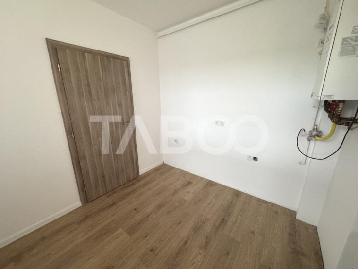 Apartament la cheie decomandat 4 camere 2 bai 87 mp balcon si parcare