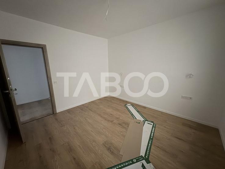 Apartament la cheie decomandat 4 camere 2 bai 87 mp balcon si parcare