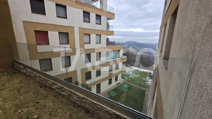 Apartament 3 camere si gradina 30 mp de vanzare in Brasov