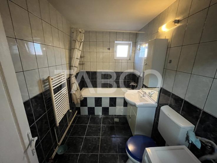 Apartament 3 camere la mansarda zona Tiglari