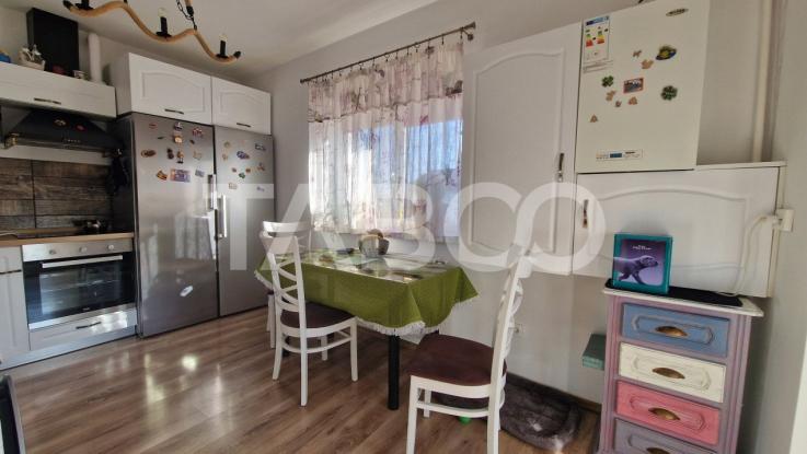 Apartament decomandat 2 camere pod depozitare parcare si 2 balcoane