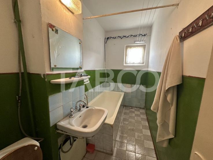 Apartament decomandat 2 camere boxa la subsol zona Titu Pertia