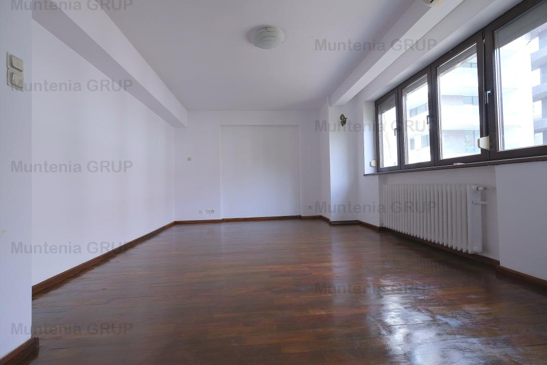 Floreasca - Parcul Verdi, vila S+P+E+M, 11 camere 483 mp. constructie 1995