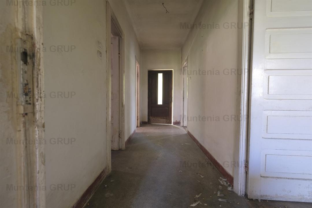 Ploiesti - adiacent Str. Andrei Muresanu, imobil teren 625 mp. plus casa