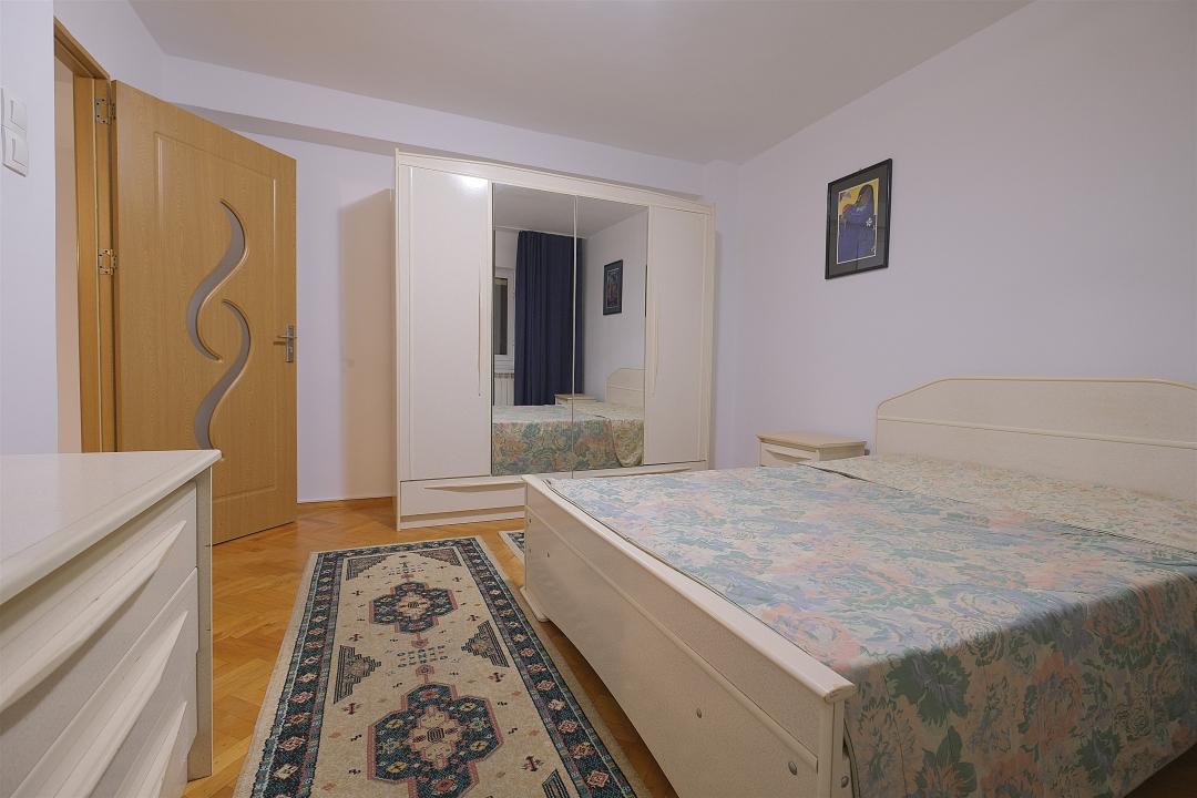 Barbu Vacarescu - Str. Opanez, in bloc 1992 la etajul 1, apartament 3 camere