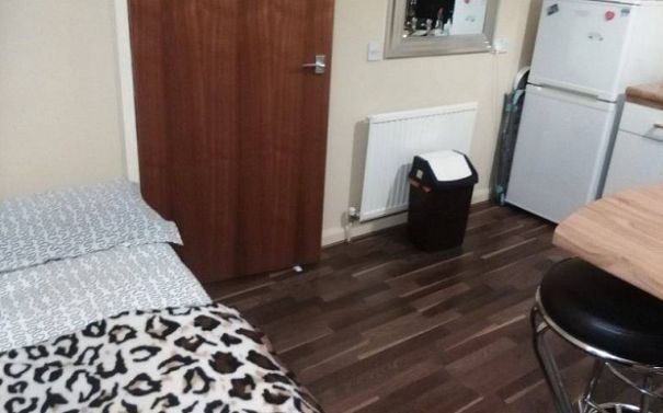 O nouă grozăvie în imobiliare: 400 de lire sterline pe lună pentru un pat în bucătărie