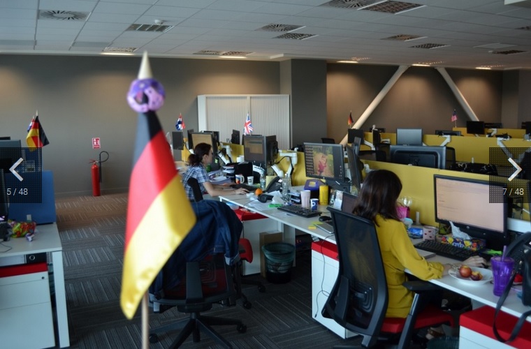 Un birou cu sute de stegulete: ADP Romania angajeaza "pe fast forward"