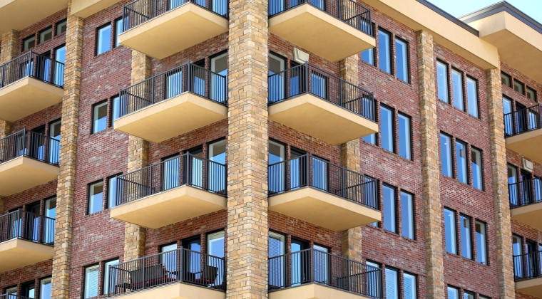 Autorizatiile eliberate pentru cladiri rezidentiale au crescut cu 3,6% la 11 luni in 2015