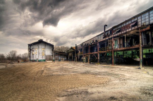 Fabricile abandonate, mina de aur pentru stat: Vrea sa faca locuinte în peste 150 de orase