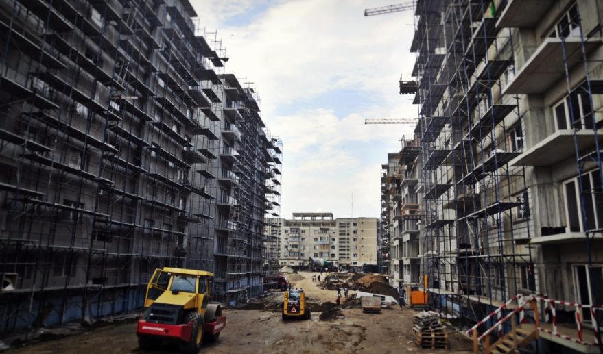 Aproape jumătate din locuințele aflate în construcție se află în București